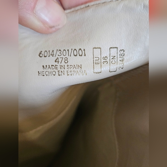 ZARA Leather Knee high boots in Bone. Size 6 - Picture 15 of 16